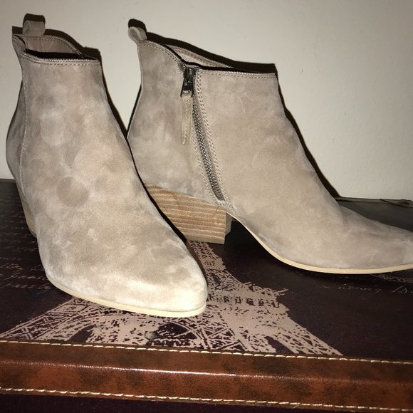 Dolce Vita Ankle Bootie Size 9